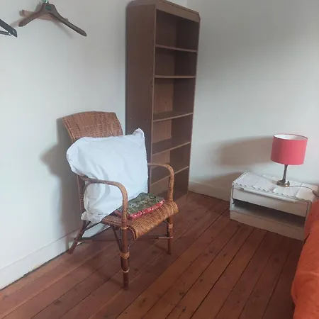 Guest house - Private Bedroom And Bathroom *